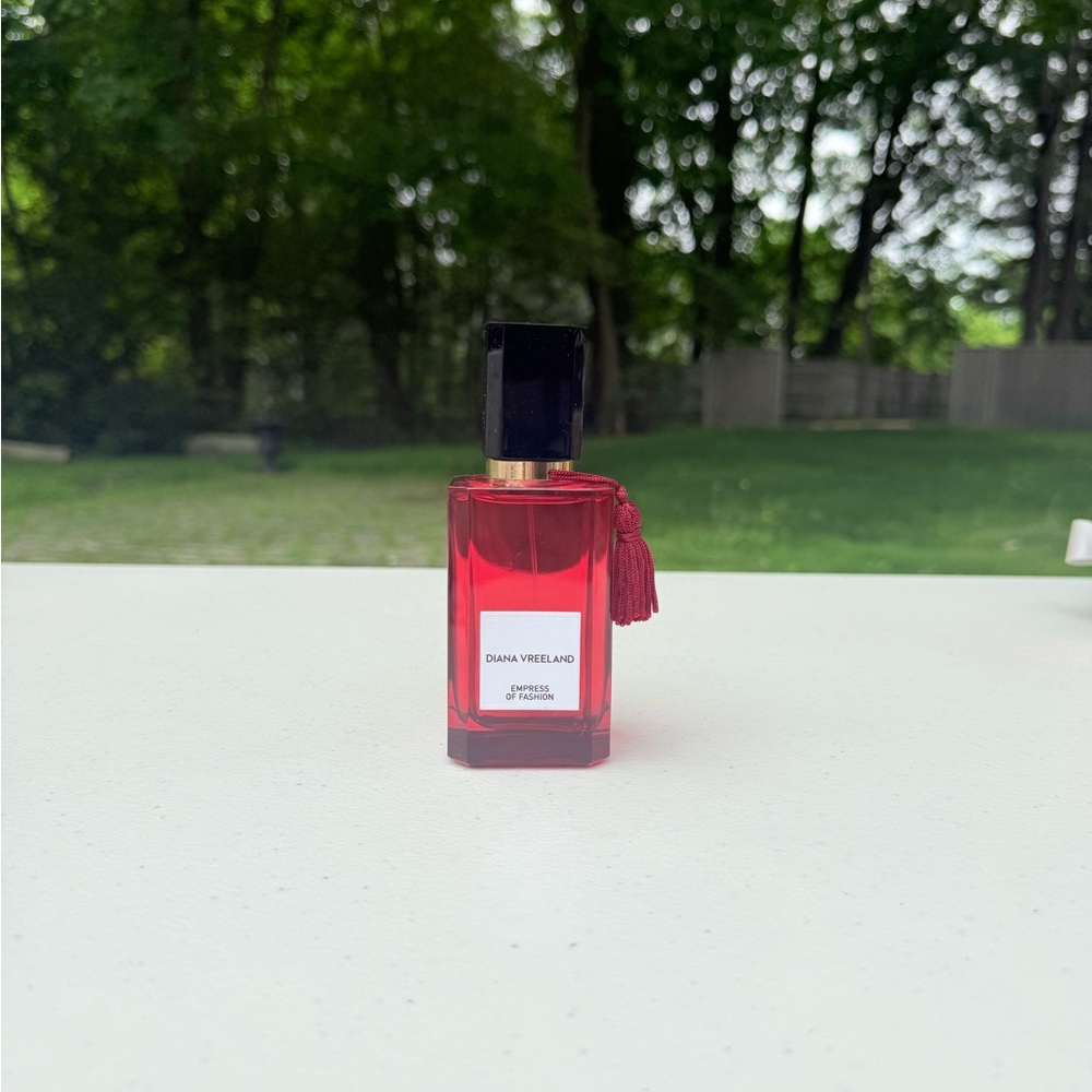Diana Vreeland Empress of Fashion Perfume